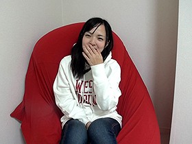 「ロックとか映画とか大好きです」なパーカー女子 敏感ちっぱいをネチネチ責められデカチン絶頂体験! サンプル動画サムネイル